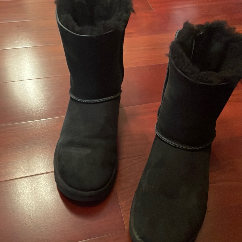 UGG six 7 boots